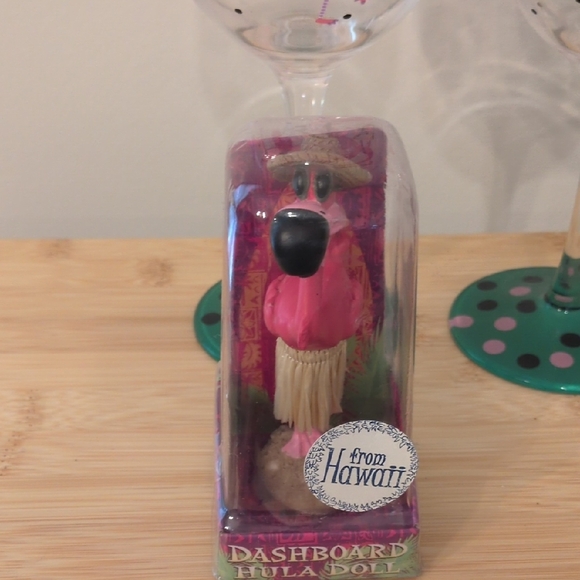 Lolita Flamingo Wine Glass Set with Pink Accents - Picture 4 of 8